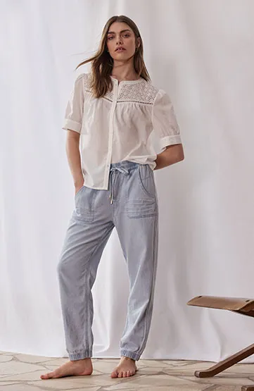 coming soon: Biała bluzka